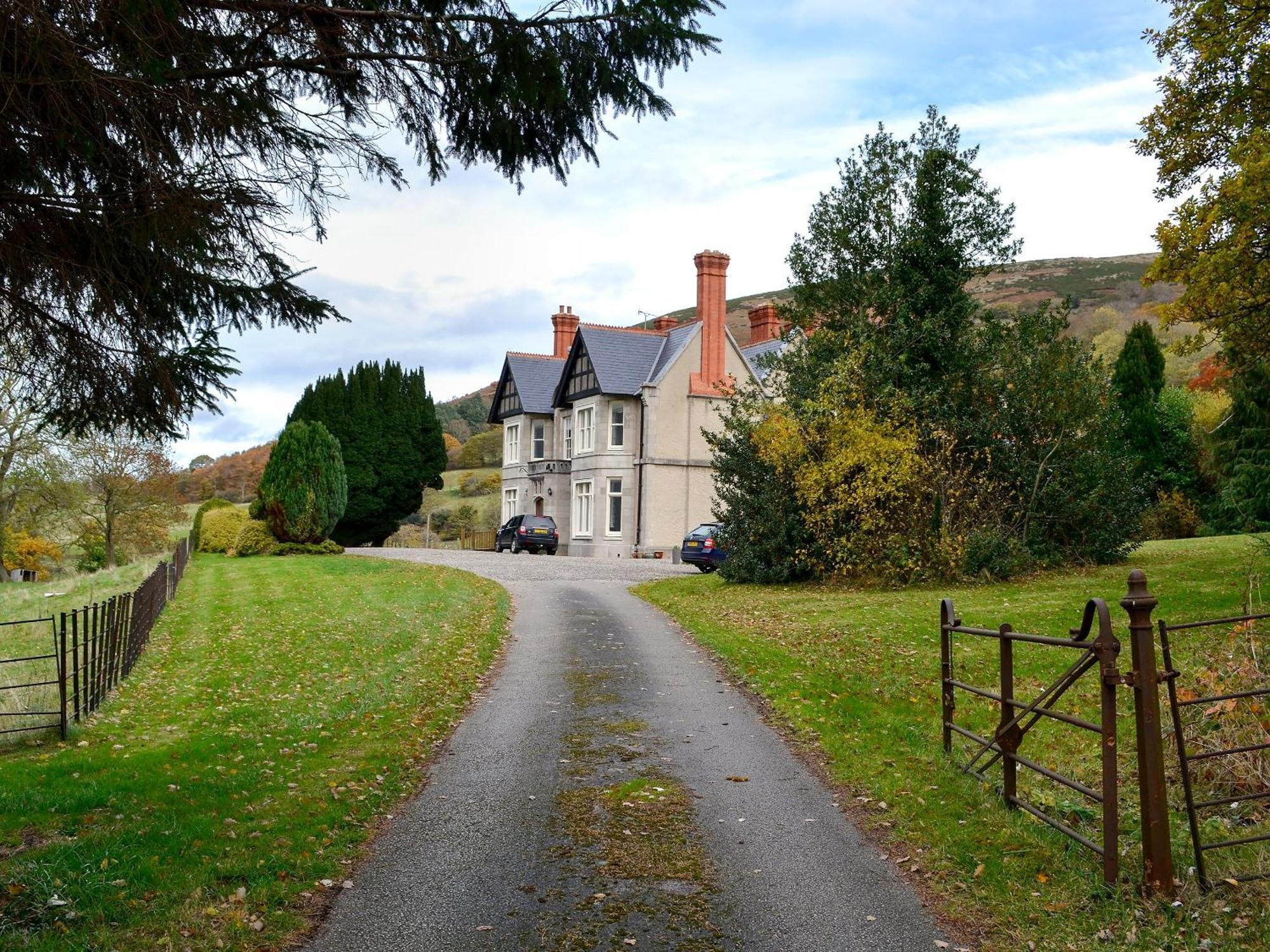 The East Wing At Grove Hall Bodfari Екстериор снимка